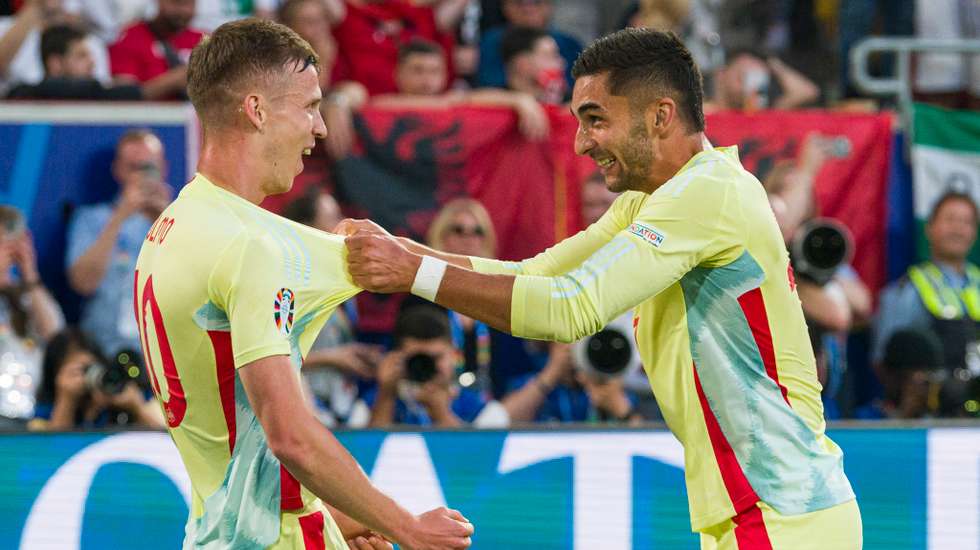 Dani Olmo assistiu Ferran Torres para o golo que acabaria por decidir mais uma vitória da Espanha frente à Albânia