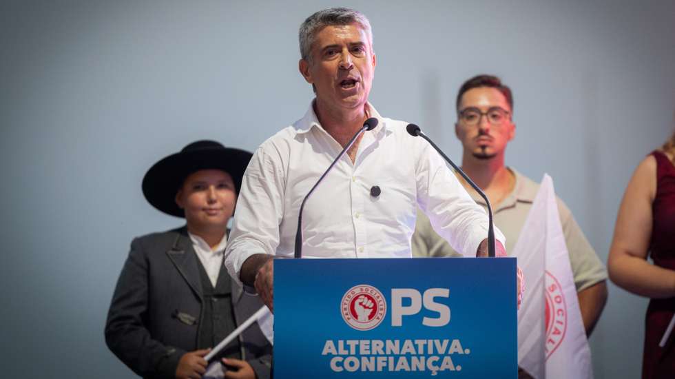 José Luís Carneiro referiu ser a primeira vez que acontece na escola pública as crianças chegarem ao início do ano letivo e não terem escola