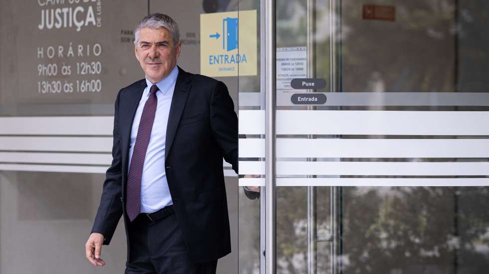 No centro deste processo, que envolve 21 arguidos, o ex-chefe de Governo enfrenta três acusações de corrupção, entre outros crimes