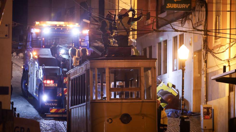 AR aprova foto de pesar e solidariedade pelas vítimas do elevador da Glória