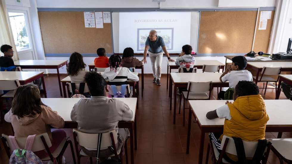 A formação de novos professores não tem acompanhado o número crescente das vagas por ocupar