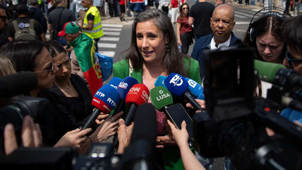 Isabel Mendes Lopes defendeu que a proposta do executivo "é absolutamente cruel, sobretudo nesta altura em que o aumento do custo de vida está a pesar tanto sobre as pessoas