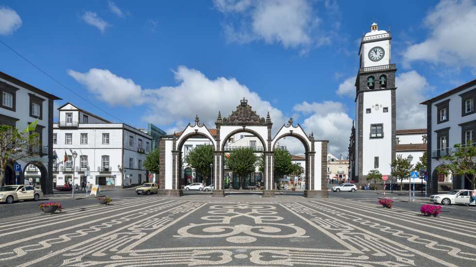 Portugal, Azores, Sao Miguel, Ponta Delgada, Church of San Sebastain and city gate