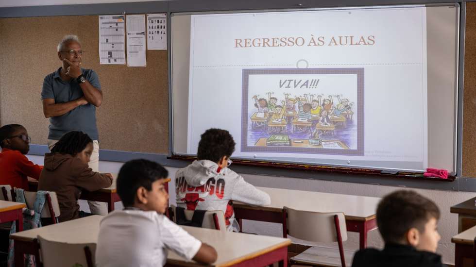 O apoio extraordinário à deslocação foi uma das medidas lançadas pelo Governo para combater a falta de professores, tentando atrair docentes para escolas com escassez de pessoal