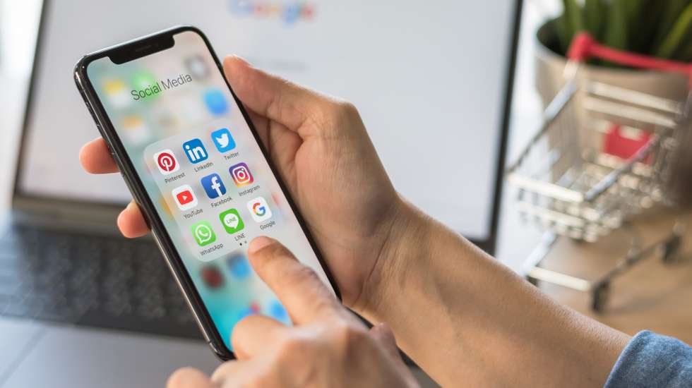 Social media app for digital marketing e-commerce on smartphone  mobile online applicatiion via multi-channel, cross-channel internet technology