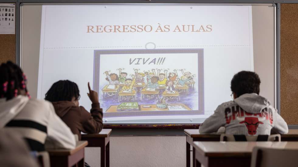 Os trabalhadores não docentes das escolas cumpriram no início deste mês um dia de greve
