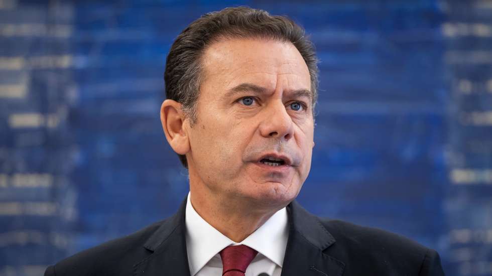 Montenegro reconheceu que não existe, para já, uma solução definida para a crise, considerando que a situação é complexa e que o atual mecanismo de formação dos preços