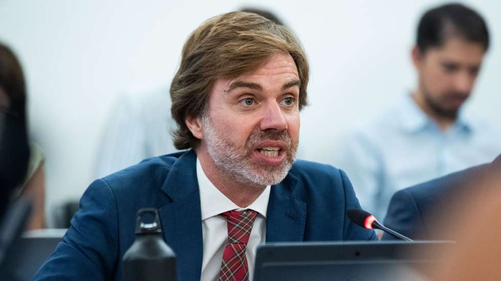 João Almeida "discorda em absoluto" do apelo dos ministros da Economia e do Ambiente