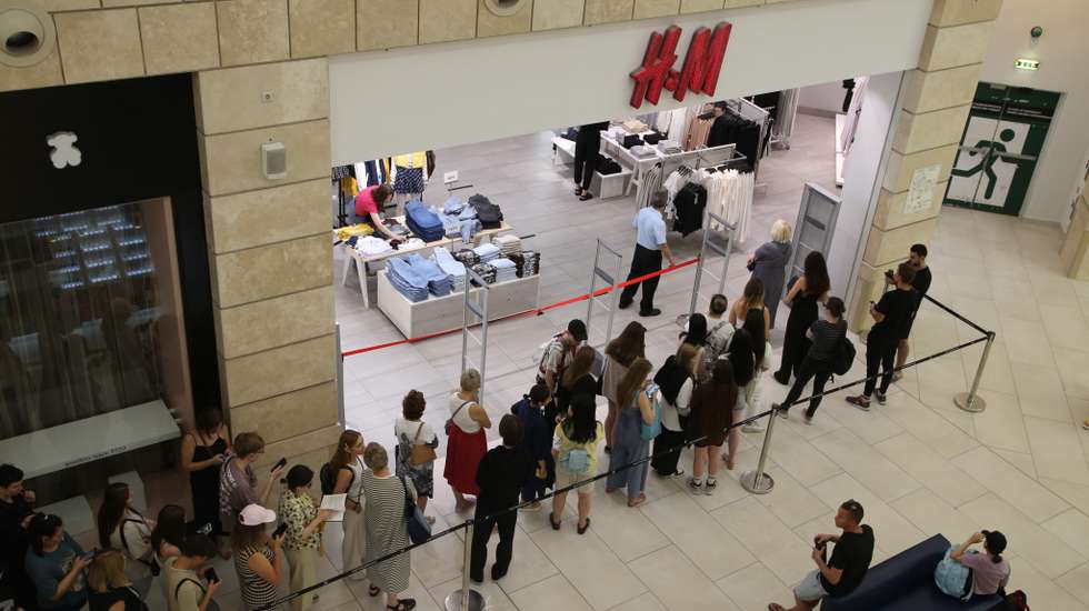 H&amp;amp;M Reopens In Russia For Final Sell-Off Before Exiting Market