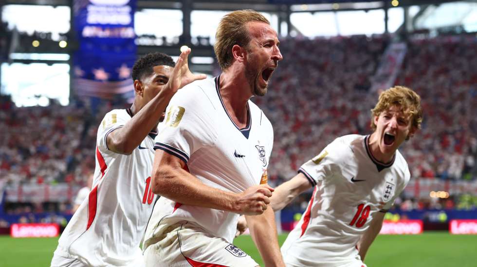 O avançado do Bayern Munique marcou os dois golos dos ingleses