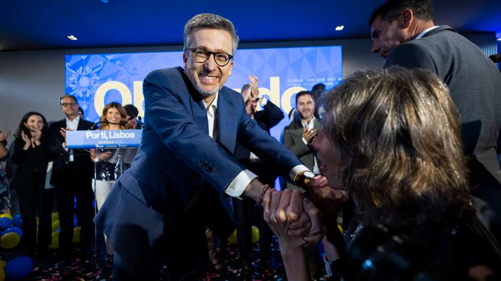 Cerca de um mês depois do ato eleitoral, o agendamento da tomada de posse dos órgãos autárquicos eleitos em Lisboa acontece após ter sido concluído na terça-feira o processo de recontagem de votos numa secção da freguesia de São Domingos de Benfica