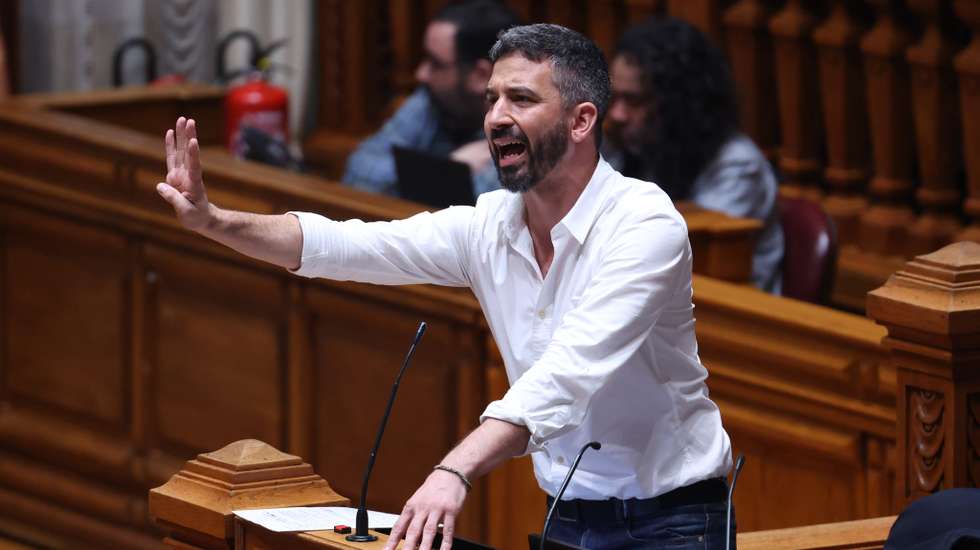 Fabian Figueiredo escreve que "a demissão, forçada pelas circunstâncias, bem como as sucessivas acusações de ingerência, não ocorrem num vazio"