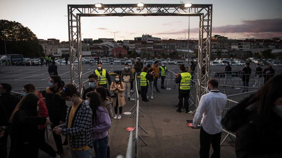 Entre abril e maio foram realizados quatro eventos em Braga, Coimbra e Lisboa, com plateia sentada e em pé, e com a realização prévia de testes