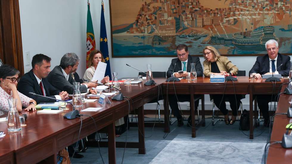 Ministros das Finanças e da Economia estiveram na reunião presidida pela ministra do Trabalho