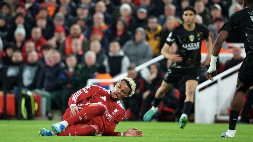 O jogador de 23 anos lesionou-se ainda durante a primeira parte do jogo em Anfield