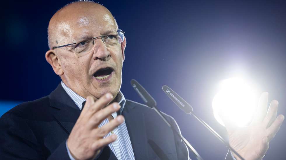 Antigo presidente da Assembleia da República diz que não é tempo de discutir nomes