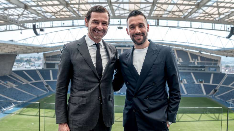 André Villas-Boas apresentou o terceiro treinador desde que assumiu a liderança do FC Porto em abril de 2024, com Francesco Farioli a suceder a Vítor Bruno e Martín Anselmi