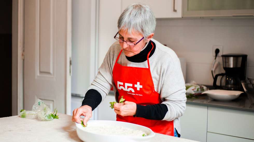 Seja um jantar, uma aula de música ou uma ajuda no jardim, os especialistas com mais de 55 anos ajudam-no nas tarefas do dia a dia