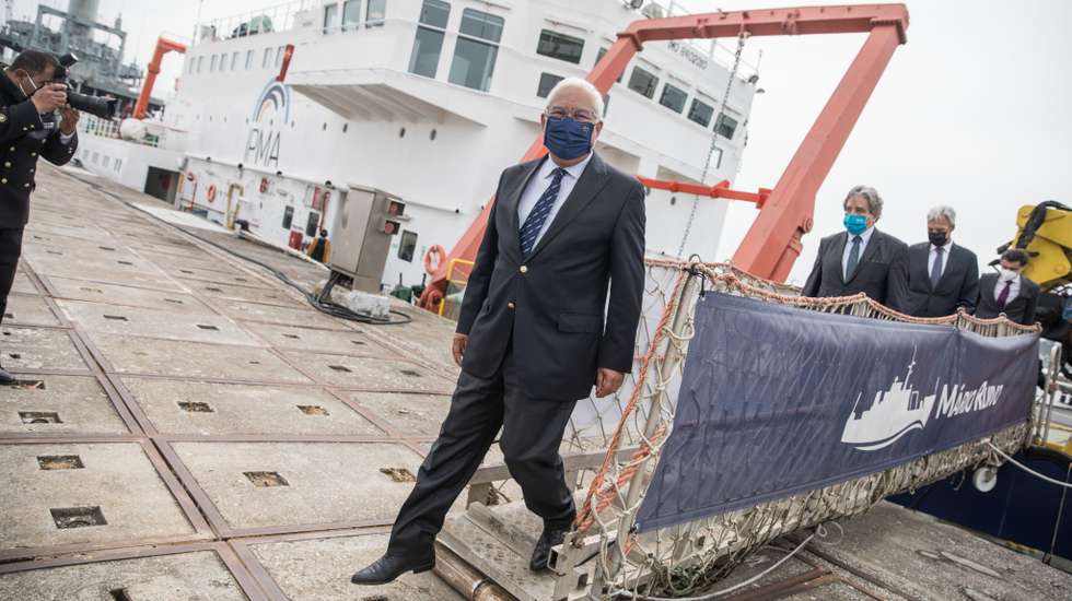 António Costa visitou o navio de investigação Mário Ruivo para assinalar a capacidade científica em Portugal e apostar na investigação marítima.