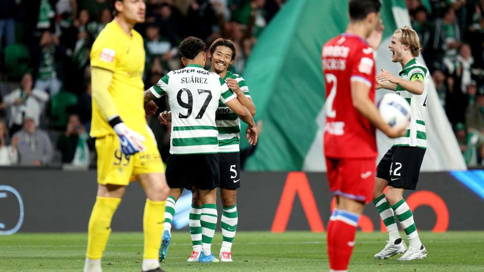 O médio japonês fez a assistência para o golo de Luis Suárez