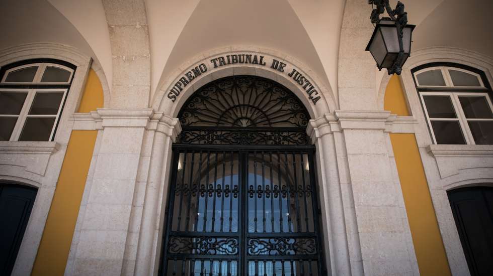Os juízes desembargadores decidiram agravar para 13 anos e meio de prisão a pena aplicada pelo crime de homicídio, mantendo a pena de nove meses pelo crime de profanação de cadáver