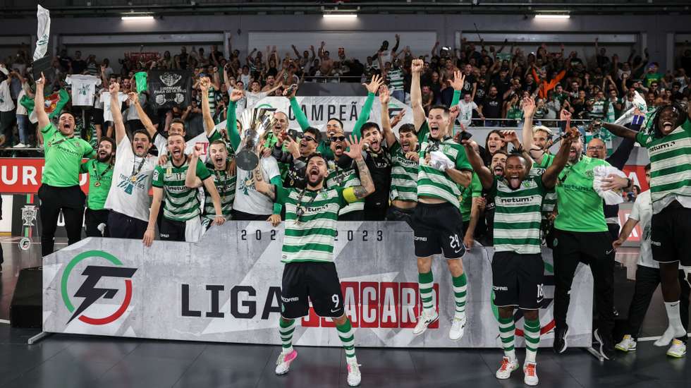 Sporting venceu Benfica na Luz por 2-1 e fechou a final no jogo 4 tal como tinha acontecido em 2020/21