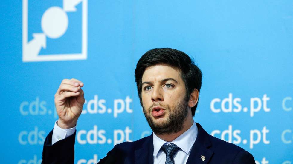 Francisco Rodrigues dos Santos disse que os bombeiros "têm sido um instrumento fundamental para vencer a pandemia"