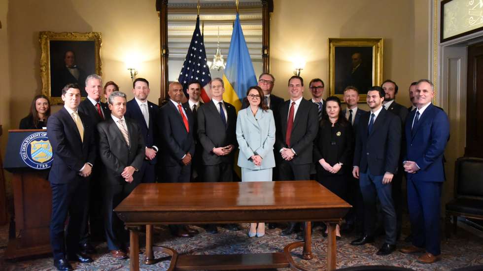 O acordo foi assinado esta quarta-feira com a vice-primeira ministra ucraniana e o secretário do Tesouro norte-americano