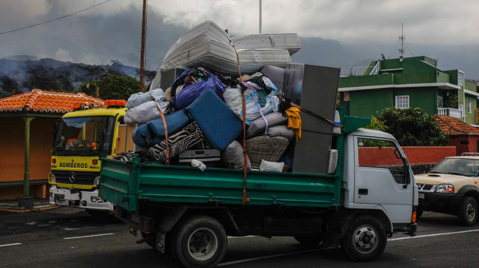 Evacuate The Town Of Todoque, In Los Llanos De Aridane (la Palma), By The Lava From The Volcano