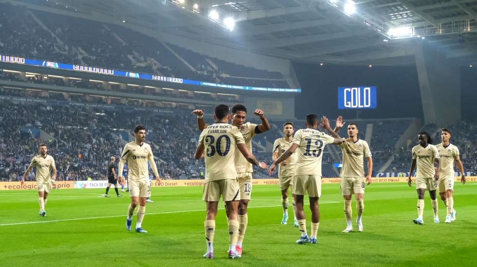 Evanilsoin bisou na primeira parte, onde, com um golo e uma assistência, Danny Namaso também esteve em evidência