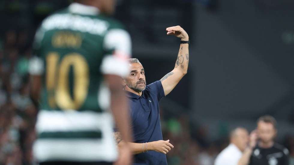 O técnico leonino fez quatro alterações face ao onze da última jornada