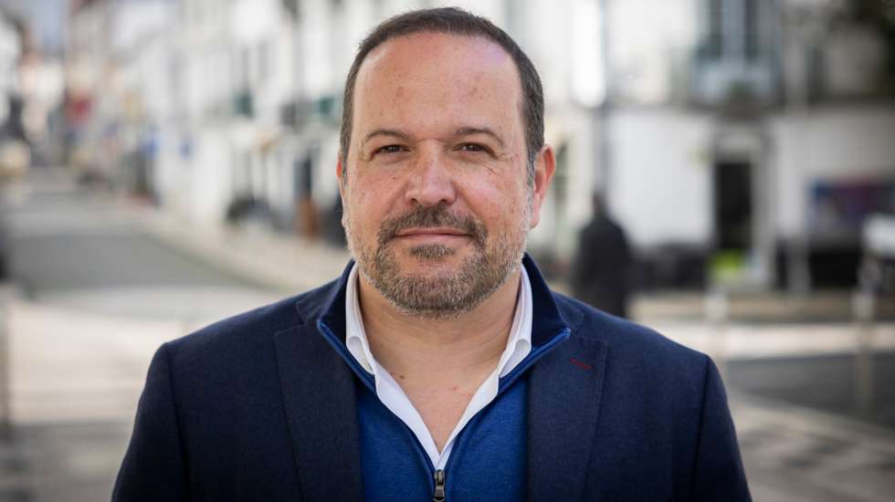 Francisco César alertou que a SATA "deve estar acima das quezílias partidárias" e defendeu que a insolvência da Azores Airlines não deve ser equacionada