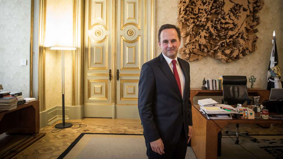 O presidente da câmara de Lisboa admite que foi um erro partilhar os dados dos ativistas anti-Putin com a embaixada russa