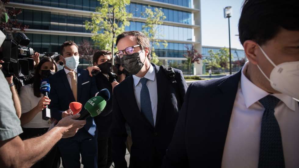 O advogado Francisco Proença de Carvalho à chegada ao Campus de Justiça (JOÃO PORFÍRIO/OBSERVADOR)