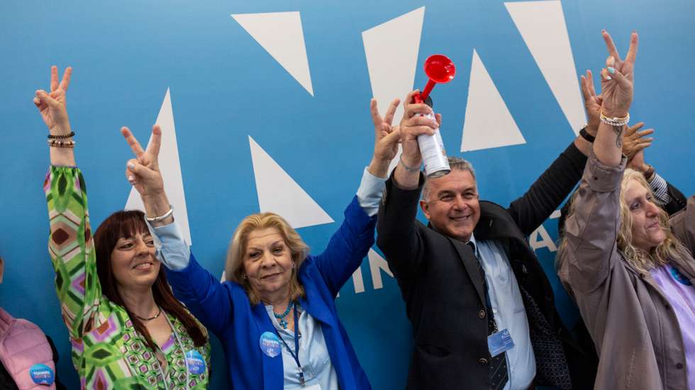 Apoiantes do Nova Democracia festejam em Atenas