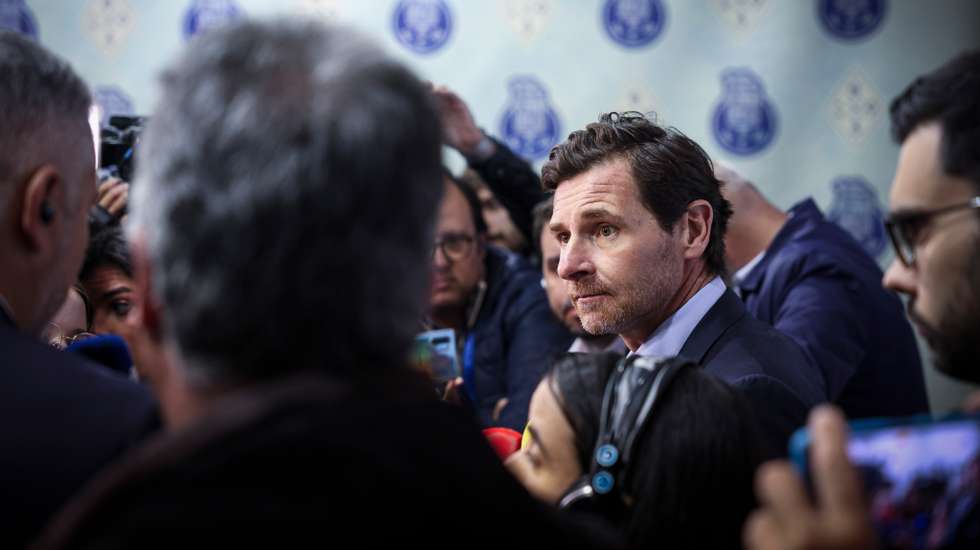 André Villas-Boas foi o primeiro candidato a passar pela zona mista após votar num dia histórico para o FC Porto pela participação massiva de sócios nas eleições