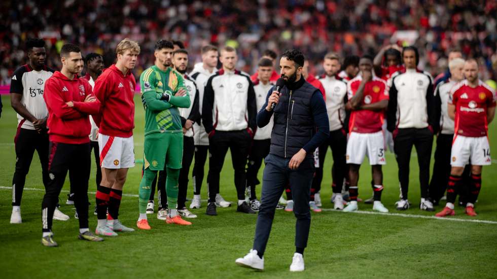 O treinador português dirigiu-se aos adeptos depois do último jogo em Old Trafford