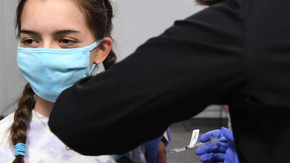 Pfizer garante segurança e eficácia da vacina para jovens entre os 12 e os 15 anos