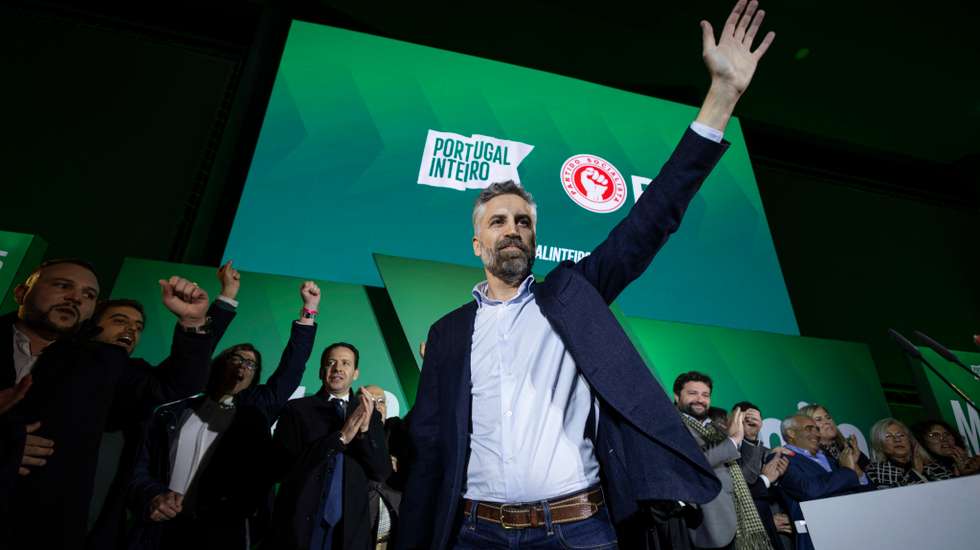 "Os governos do PS mudaram o clima político, que era de uma enorme tensão, fomentando a convivência cívica e a paz social", defendem signatários do manifesto