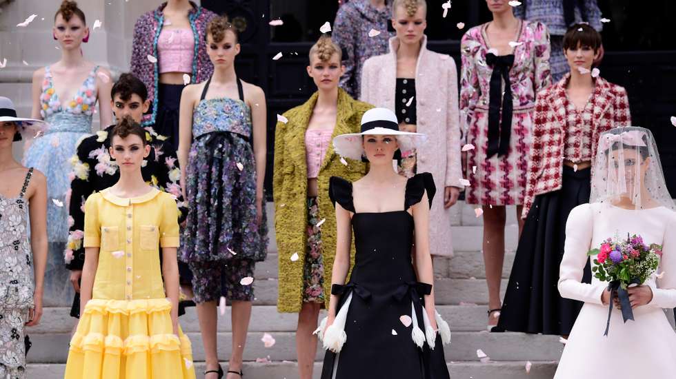 Chanel : Runway - Paris Fashion Week - Haute Couture Fall/Winter 2021/2022