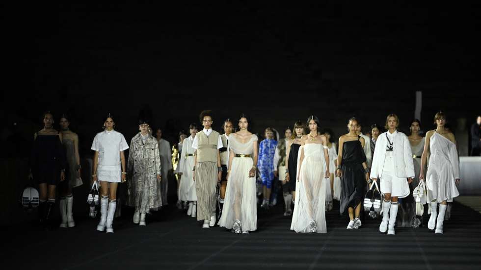 Dior Cruise Collection 2022 - Runway