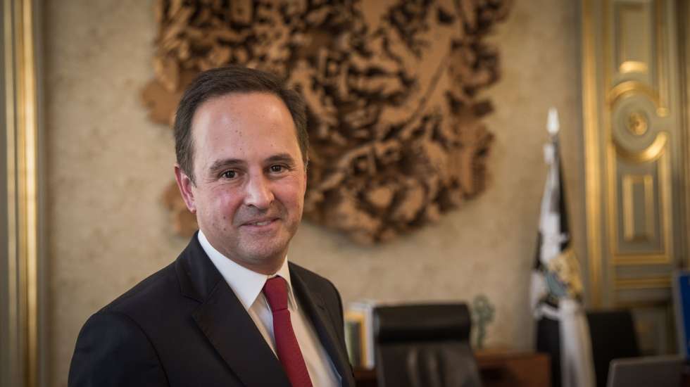 O presidente da Câmara de Lisboa salientou que muitas empresas estão atualmente perante uma situação em que a procura "significativamente abaixo" da habitual antes da pandemia pode "pôr mesmo em risco a vida da empresa"