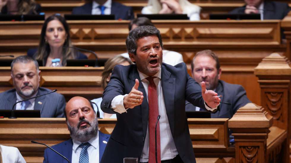 Em entrevista à SIC Notícias, o líder do Chega excluiu uma moção de censura ao Governo