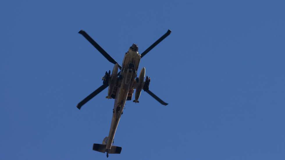 Helicóptero AH-64 Apache da Força Aérea israelita no dia 4 de junho de 2026