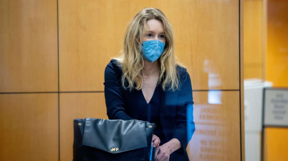 Elizabeth Holmes Theranos Trial Begins With Jury Selection