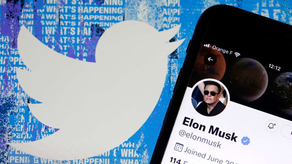Elon Musk Buys Social Network Twitter