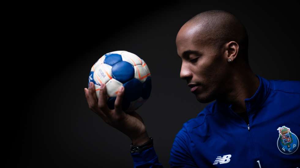 Alfredo Quintana fez mais de 500 jogos entre FC Porto e Seleção desde que se estreou em março de 2011 em Portugal