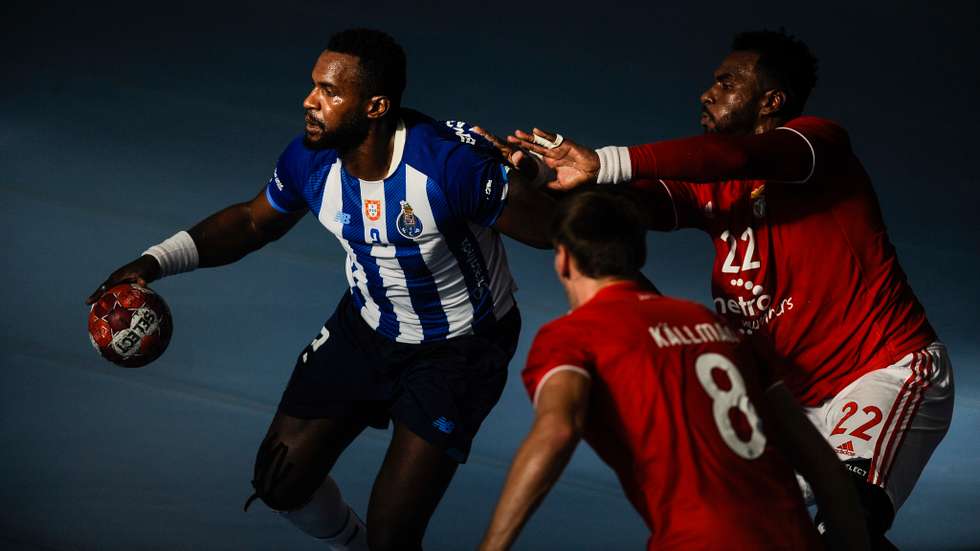 FC Porto tinha vencido primeiro clássico da época nas meias-finais da Supertaça por 29-24 e desde maio de 2019 que não perdia com o Benfica