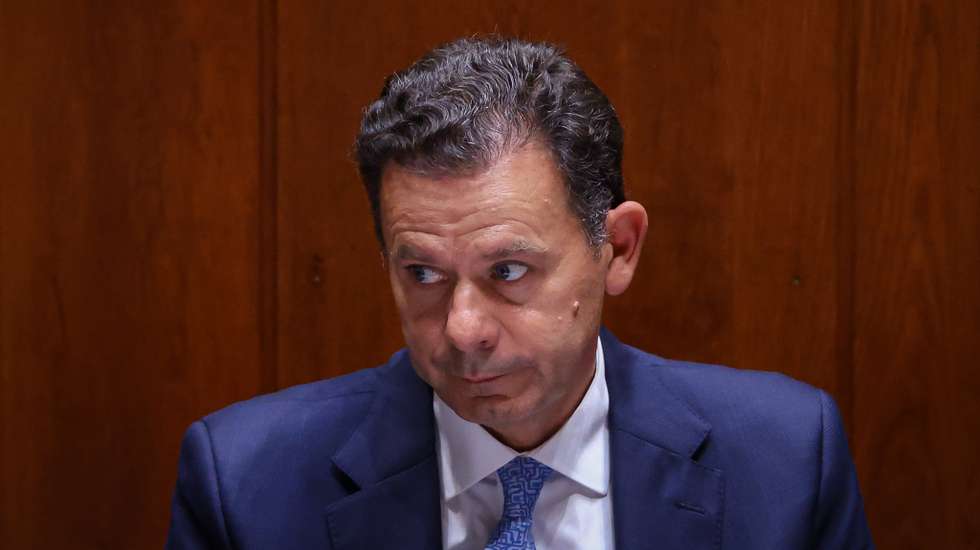 O primeiro-ministro, Luís Montenegro, desvalorizou os números da dívida