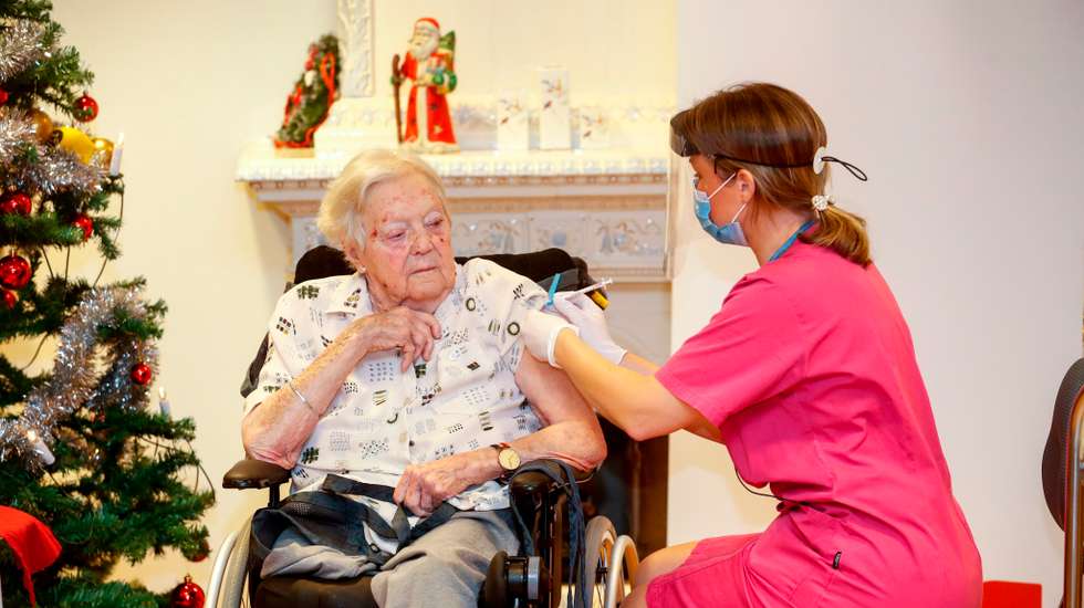 TOPSHOT-SWEDEN-HEALTH-PANDEMIC-VACCINE